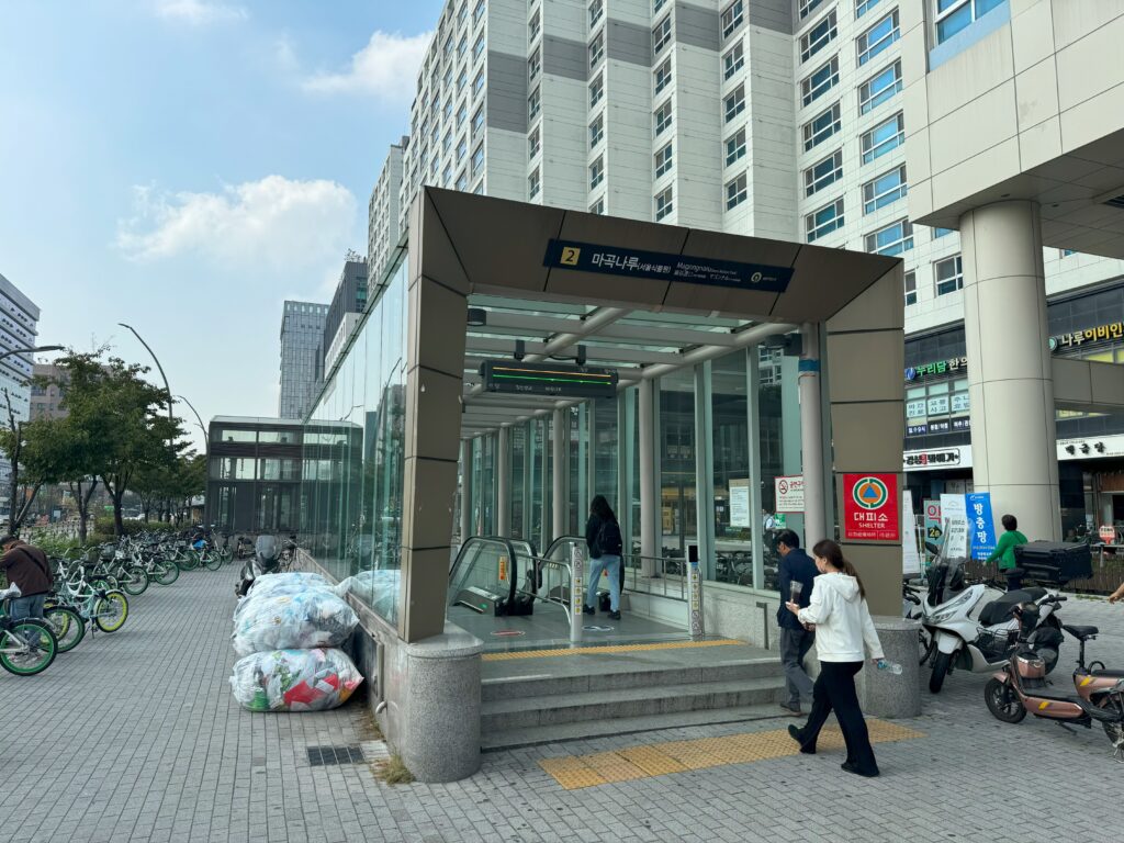 マゴンナル駅2番出口