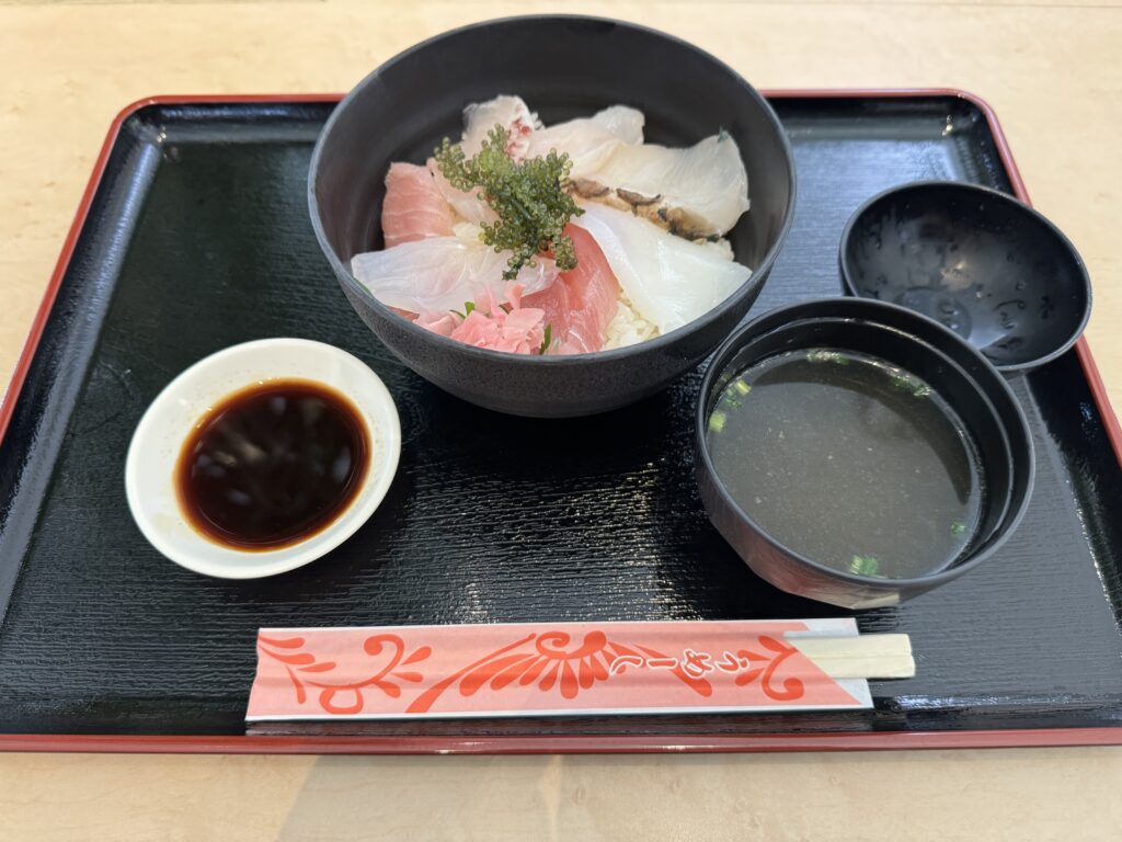 海鮮・島料理 源の海人丼